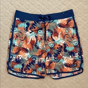 Patagonia Multicolor Scallop Hem Wavefarer 18in Boardshort size 32